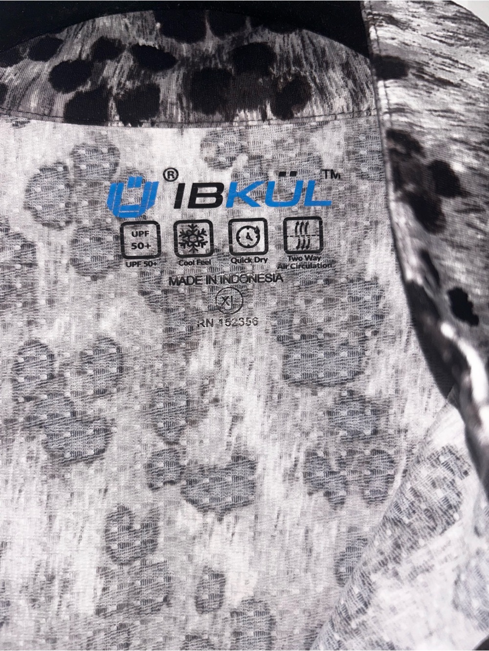 IBKUL Black and Gray Animal-Print Long Sleeve V-Neck Top - Picture 3 of 8